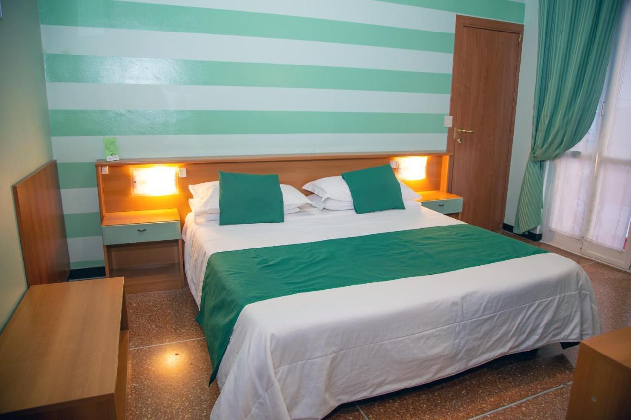 Albergo Glory Borghetto Santo Spirito Luaran gambar
